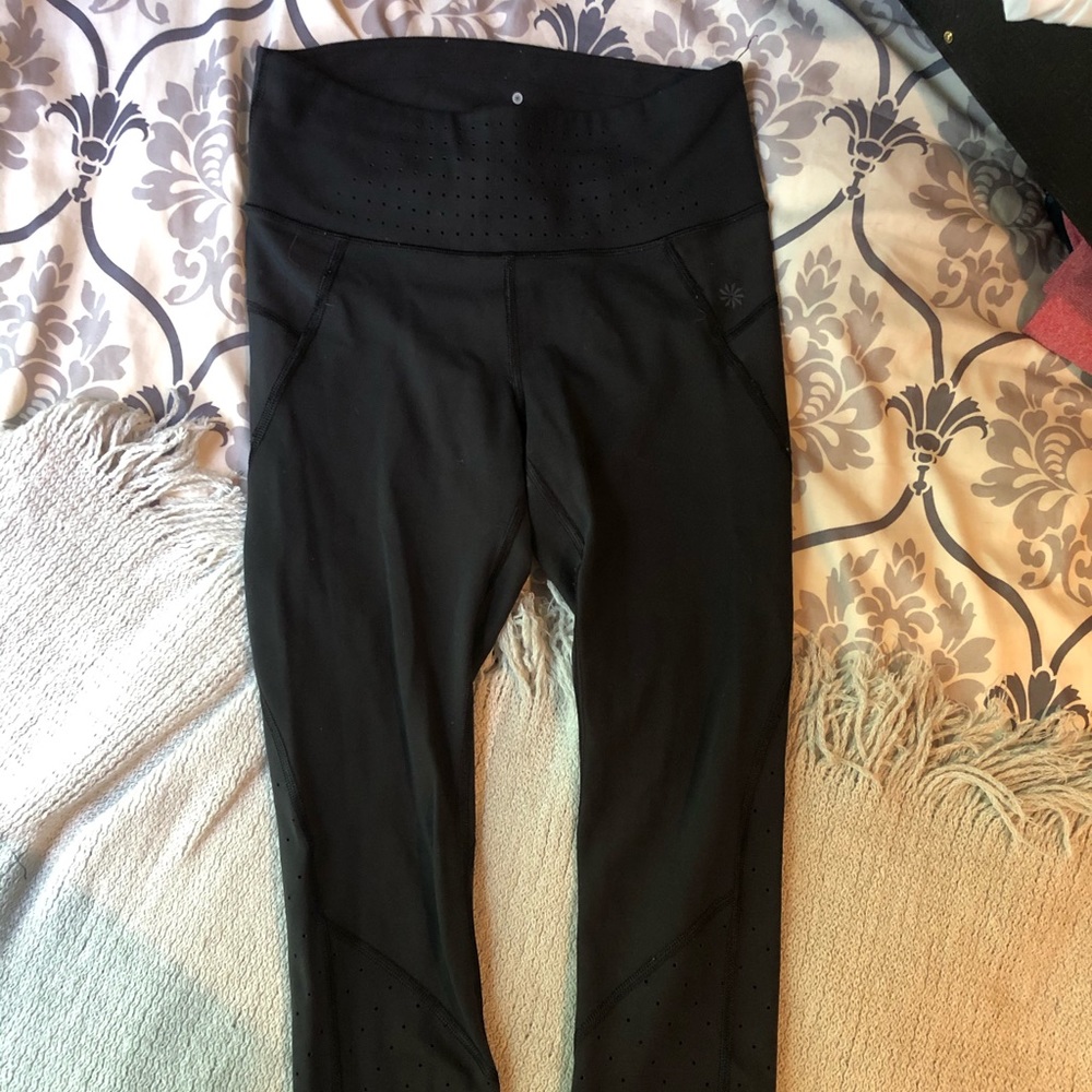 Black Athleta crop leggings